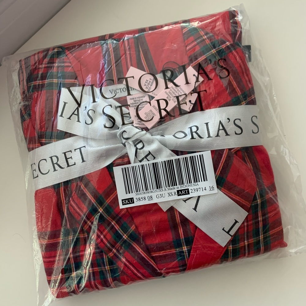 XS NWT Victoria’s Secret long PJ set